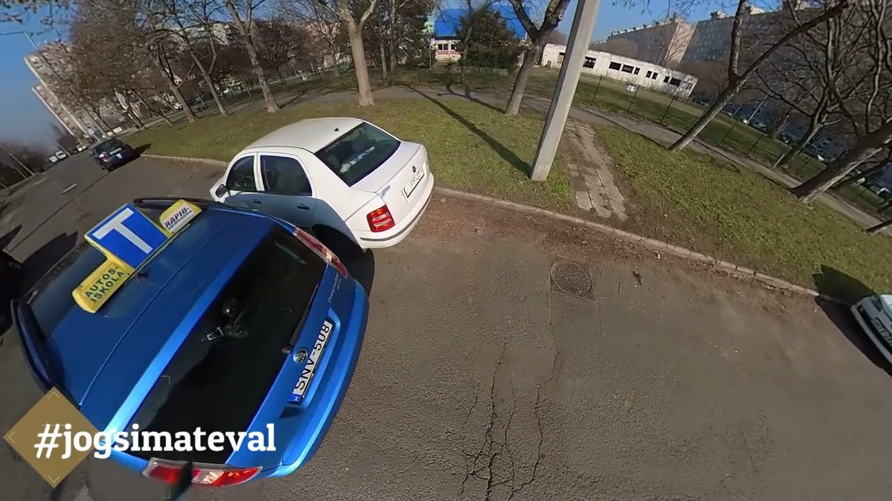 Párhuzamos parkolás hátra