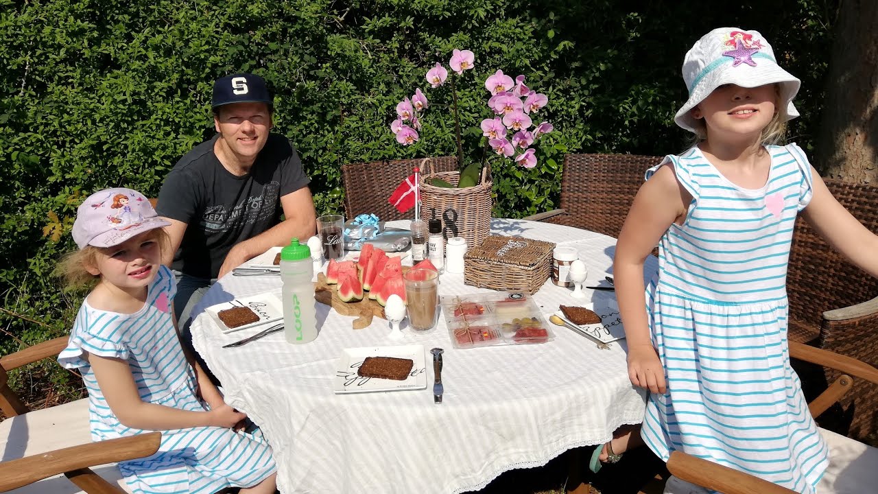 Fars dag 💙Thomas åbner gaver i haven ☀️🎁🎁