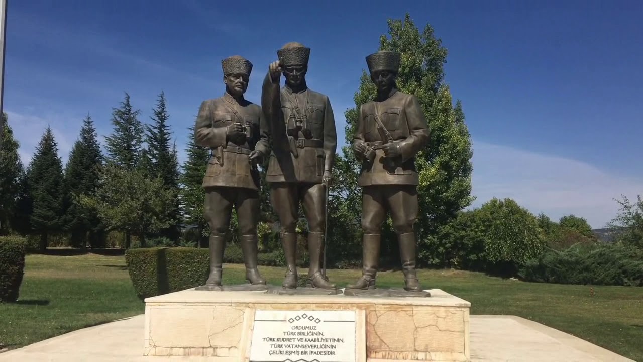 ZAFERTEPE VE DUMLUPINAR ABİDESİ