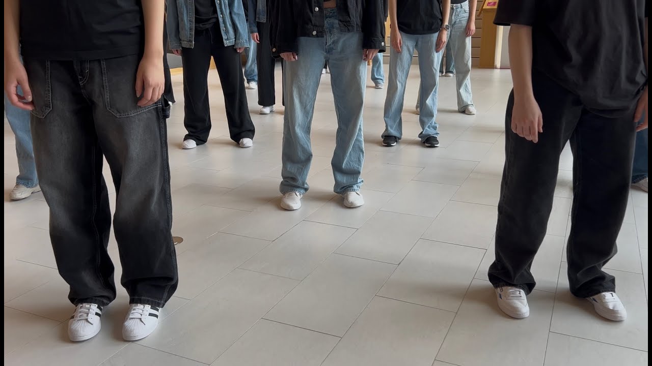Paperi T, Ringa Manner - Yli // Choreography by Taina Ilmarinen & dancers