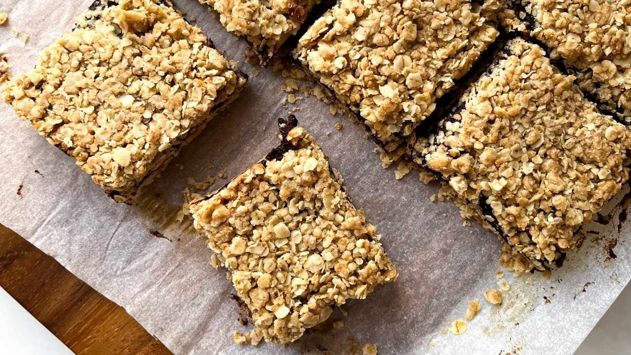How to make Date Bars | Cooking with Zahra