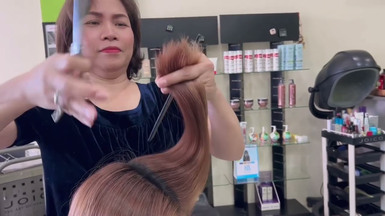 วิธีตัดผมแห้งเสียออกให้คงความยาวฐานล่างไว้เหมือนเดิม