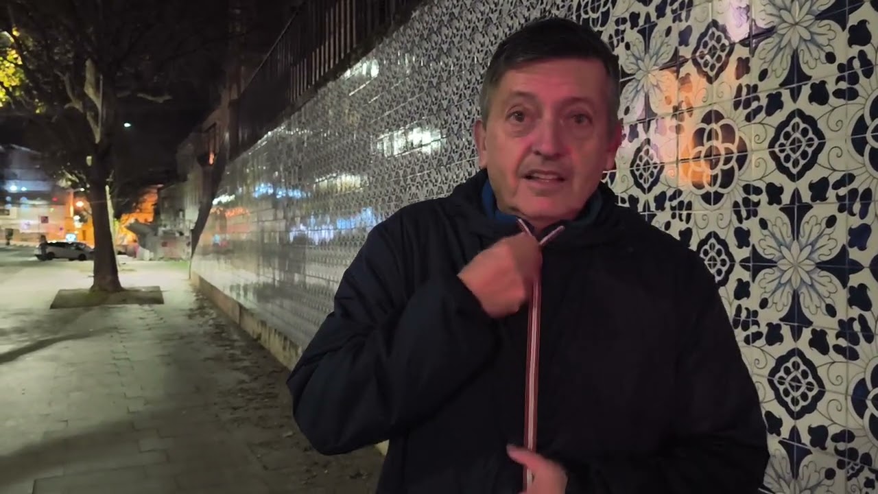 O homem  que não venceu o prêmio de homem mais melancólico da cidade ( está revoltado ).