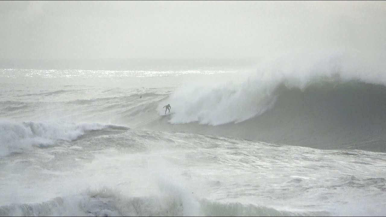 Brave Surfers Charge 20-30-Foot Waves at Steamer Lane (Santa Cruz, Dec. 28, 2023) 