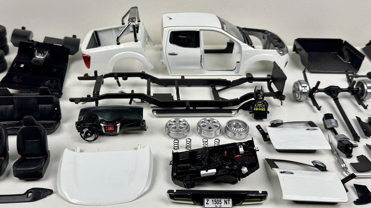 Merakit Mobil Nissan Navara Diecast 1:18
