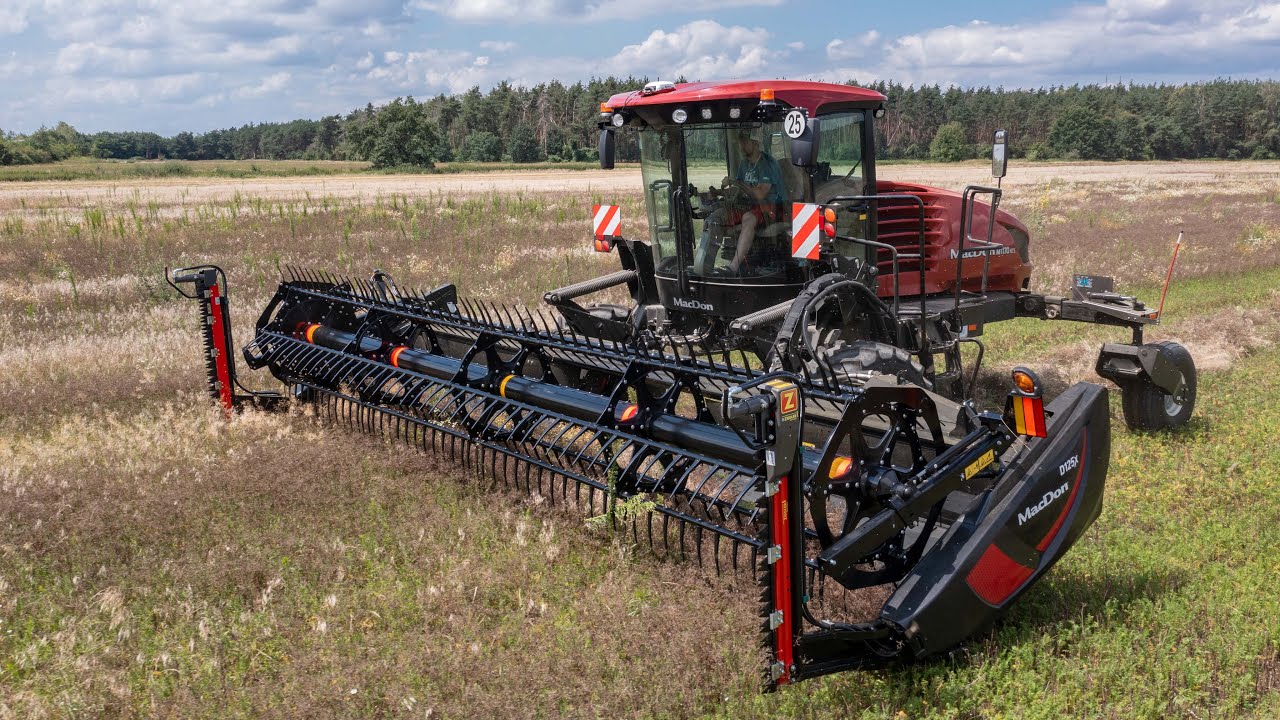 MacDon M1170 NT5 Windrower + MacDon D125 X