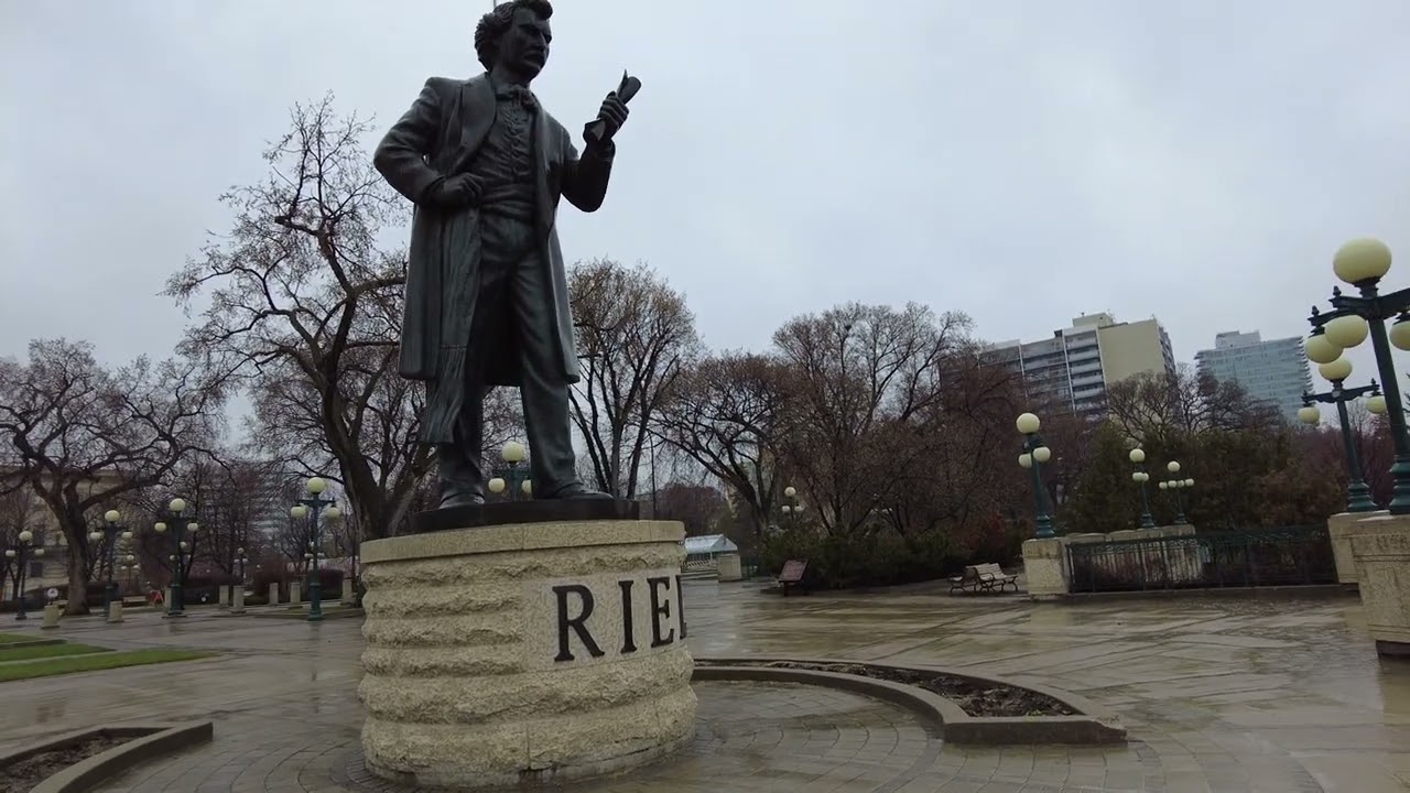 Spring rain walk in Winnipeg, MB Canada (early spring)
