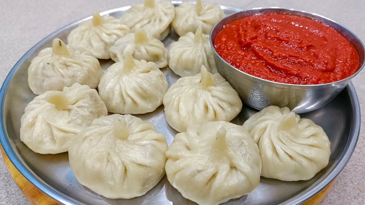 Veg Momos Recipe | ಮೋಮೋಸ ಜೊತೆಗೆ Spicy ಕೆಂಪು ಚಟ್ನಿ | Momos Chutney Recipe | Spicy Red Chilli chutney