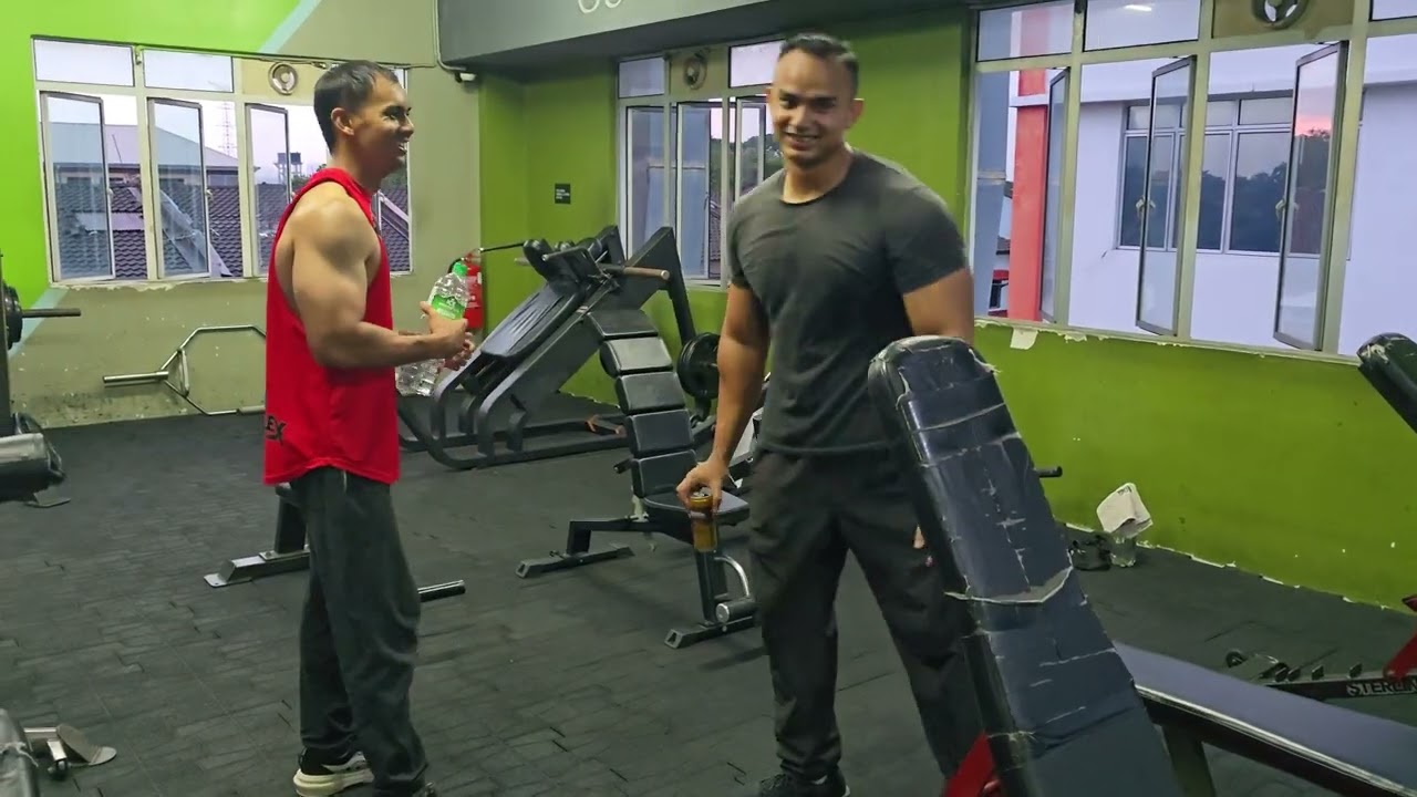Mr'Gombak Flexing 100kg - 17/11/2025
