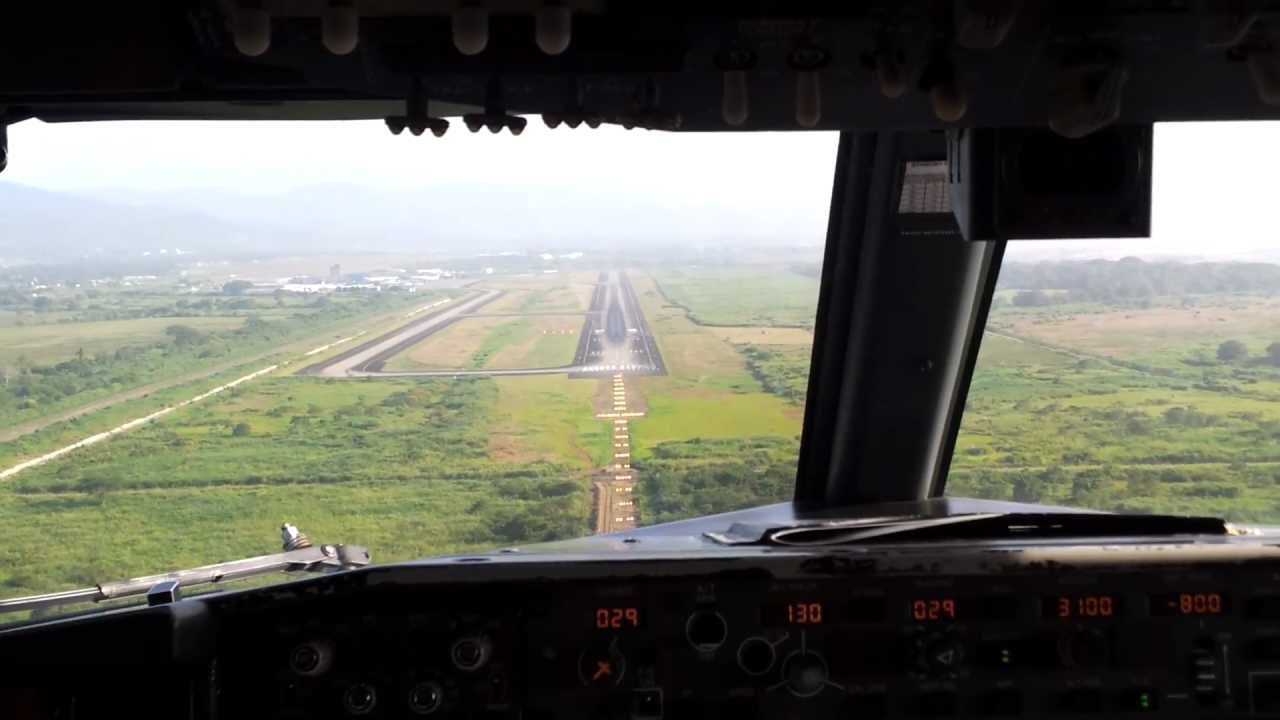 Boeing 737-700 landing at Tocumen intl
