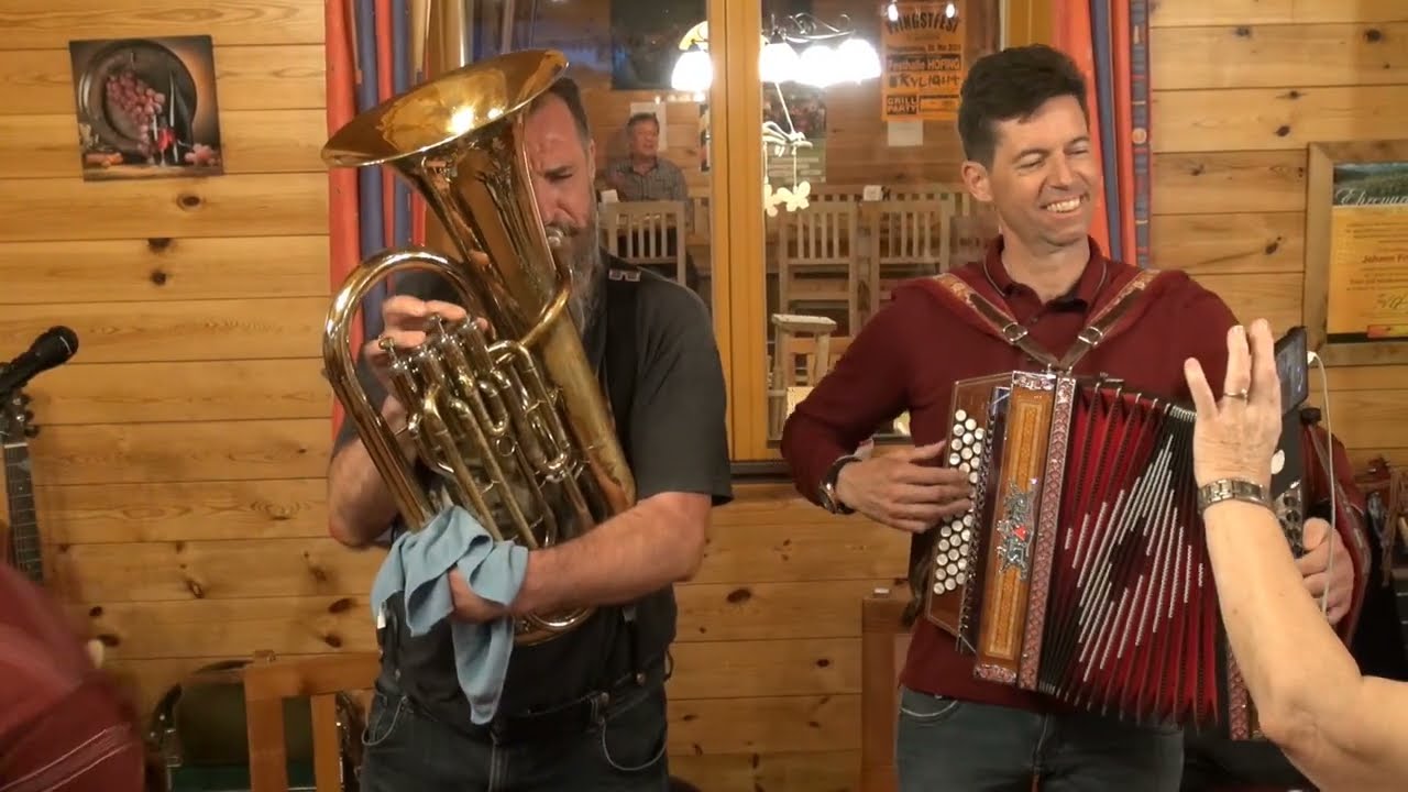 Sänger  u.  Musikantenstammtisch  beim  Buschenschank  Friedl  ---  12.5.2023  --  2.  Teil.