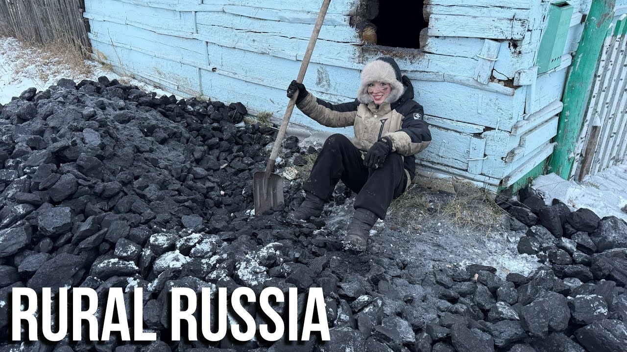 Жизнь в сибирской деревне: уголь на всю холодную российскую зиму!🥶 и шопинг в маленьком городе!❄️