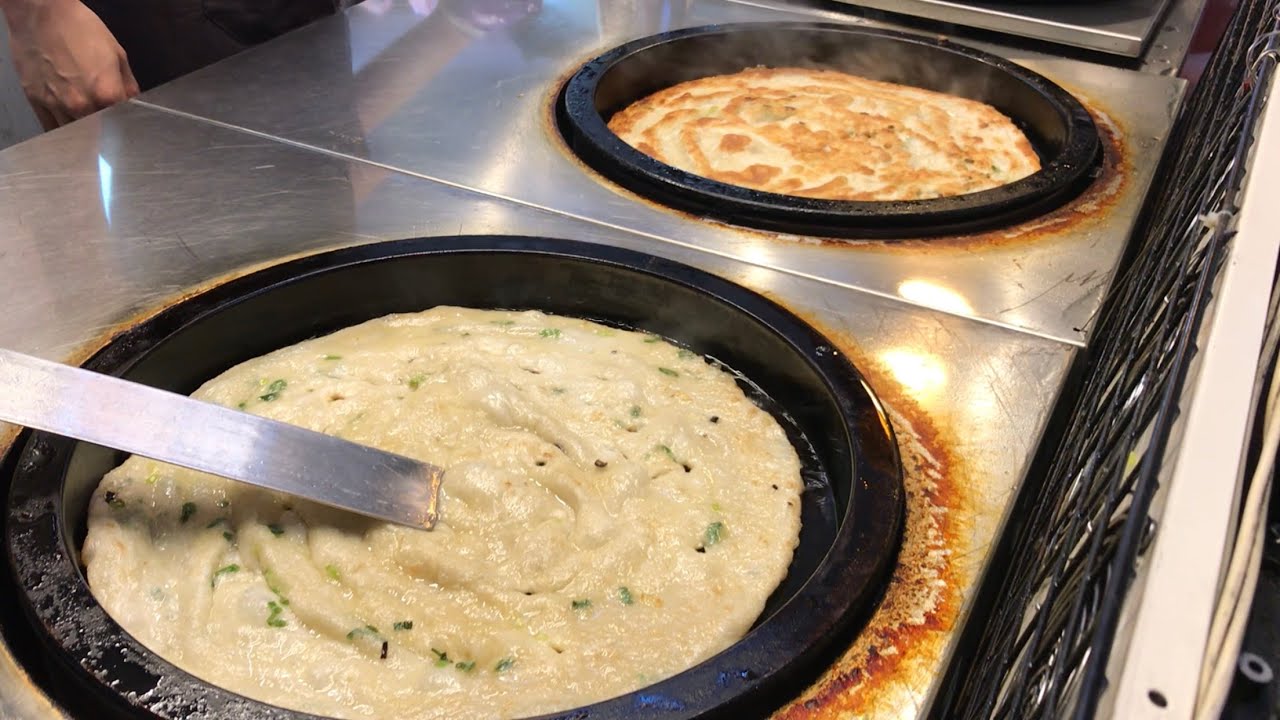 Green onion pancake / 총요빙/ 蔥油餅/타이완 파 부침개 완전 좋아/Taiwanese street food  /  대만 길거리 음식