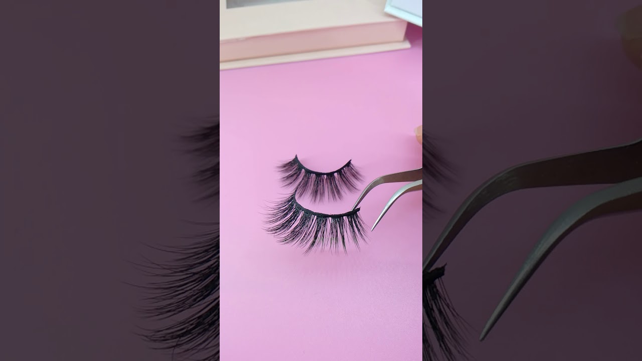 Vegan 3D Silk lashes used for makeup beauty