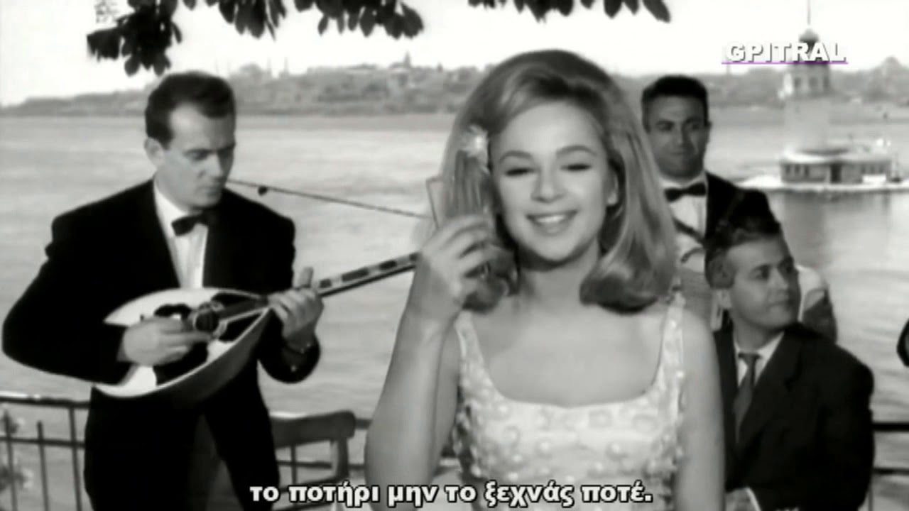 Αλίκη Βουγιουκλάκη Σ' αγαπώ lyrics