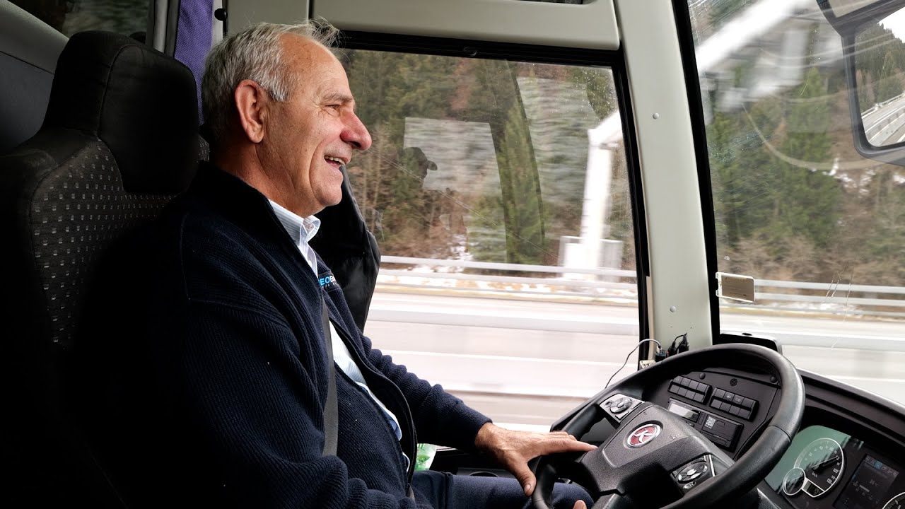 - ODVEZAO AUTOBUS 1212 PUTA ZA ŠVAJCARSKU I SPAŠAVAO ŽIVOTE U PUTU -