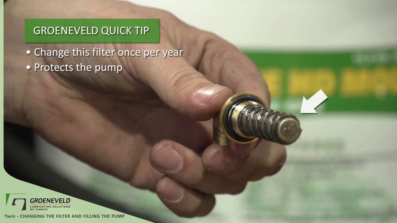 Groeneveld Twin - Changing the filter and filling the pump