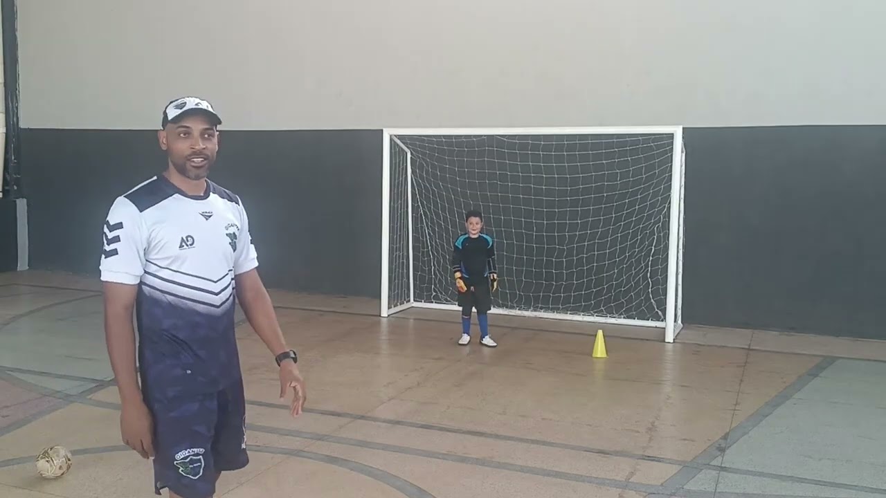 Treinamento Específico de Goleiros de Futsal  Sub 08
