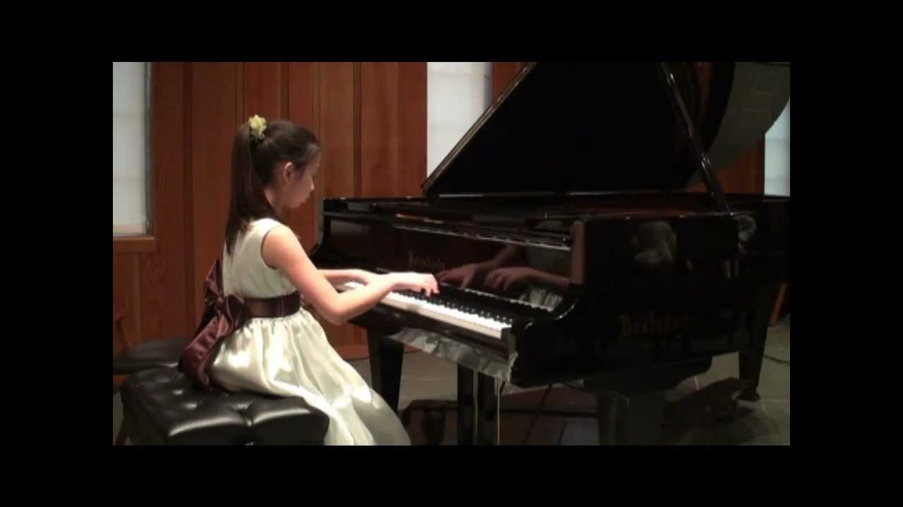 The Lark by Mikhail Ivanovich Glinka performed by Vi Nguyen