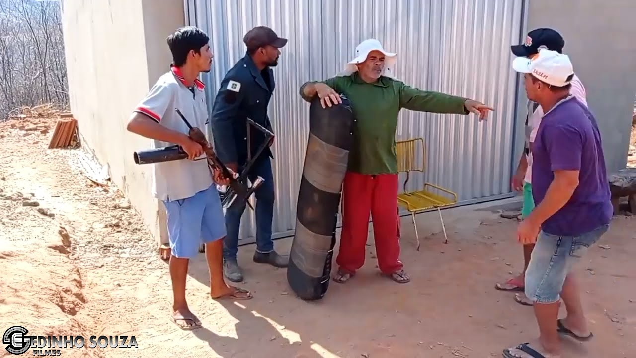 Seu Antônio foi roubado e corre atrás do Delegado Benedito pra prender os ladrões.