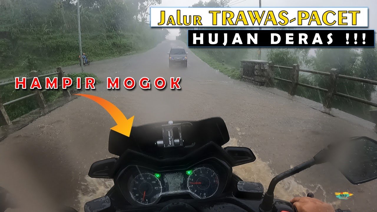 TRAWAS-PACET saat Hujan DERAS !!! nerjang banjir ...
