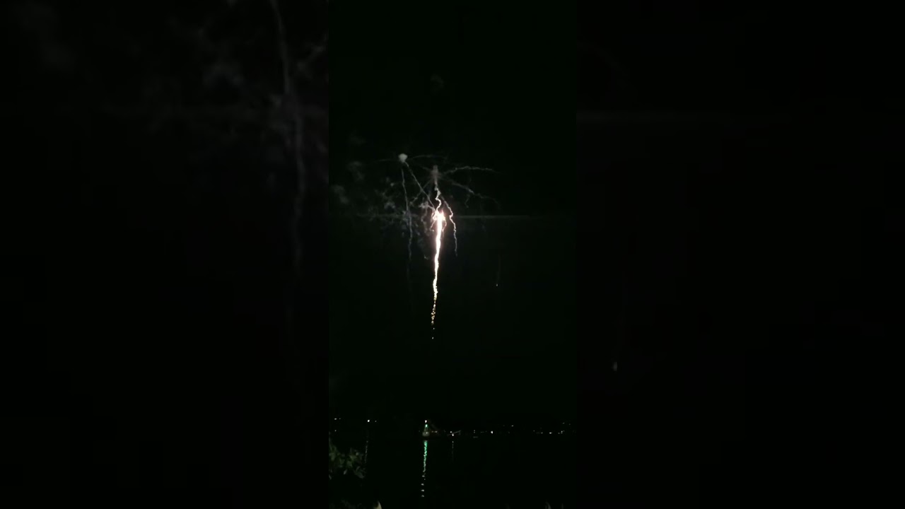 Mukilteo Lighthouse WATERFRON FIREWORKS Show Up Close New Year's Eve fireworks in Seattle #fireworks