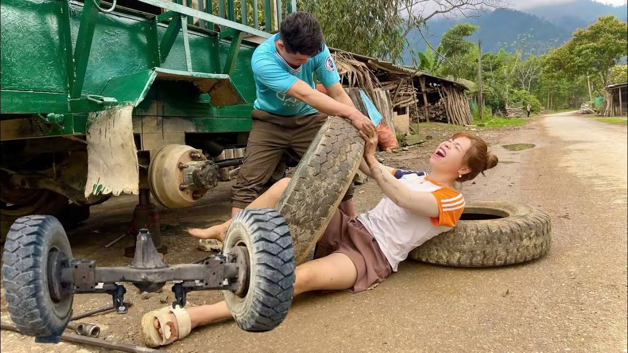 Time-lapse video: The mechanic took 5 days to replace the rear axle.