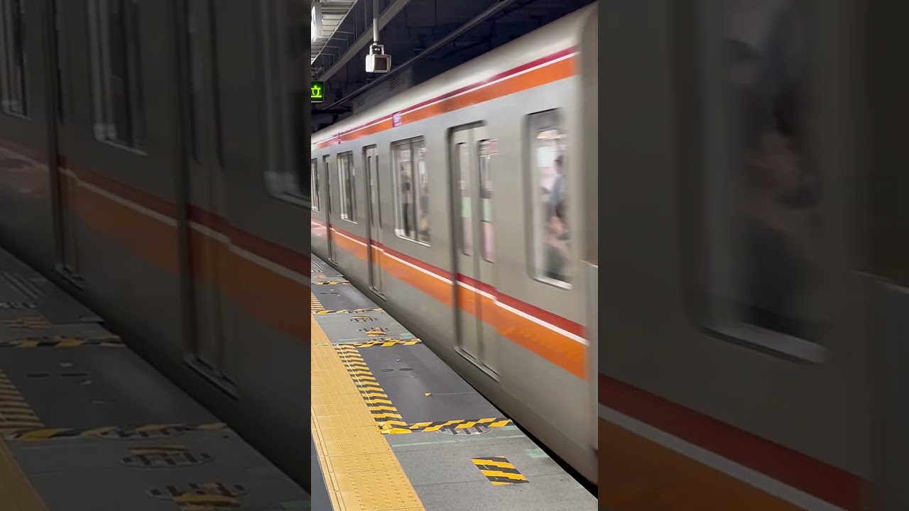 tokyo metro tozai line passing (toyo rapid line car)