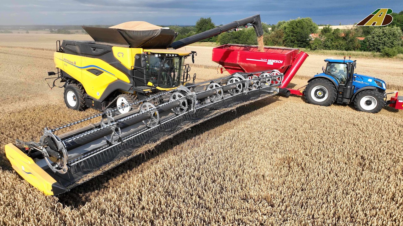Großmähdrescher New Holland CR11 - 15,2 m on Tour in Germany new big combine harvester wheat harvest