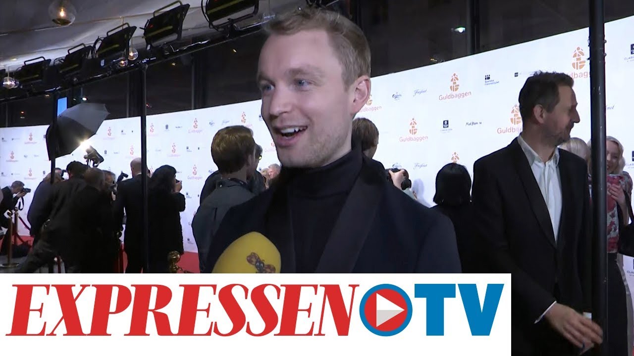 Björn Gustafsson försöker ta över intervjun från reportern