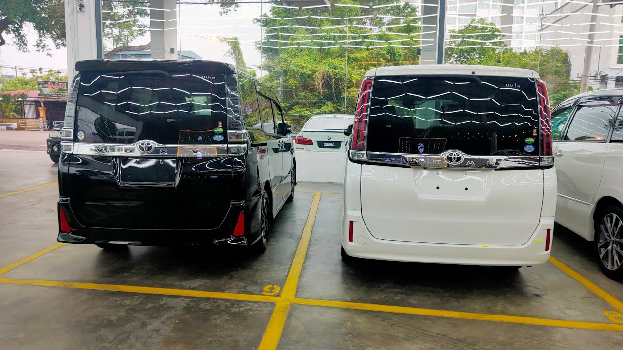 Toyota VOXY ZS Vs Toyota Noah SI