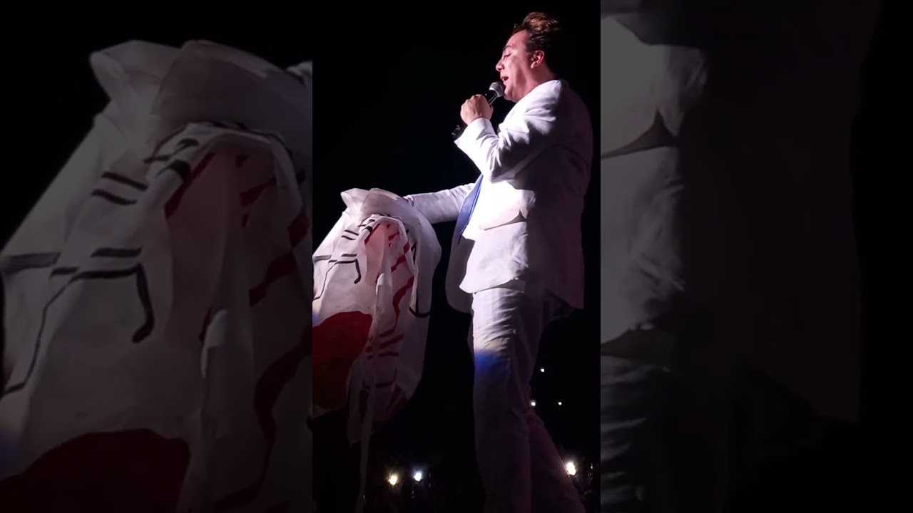 Cristian Castro - Lloviendo estrellas - ( vivo ) Fiesta de la flor 2023