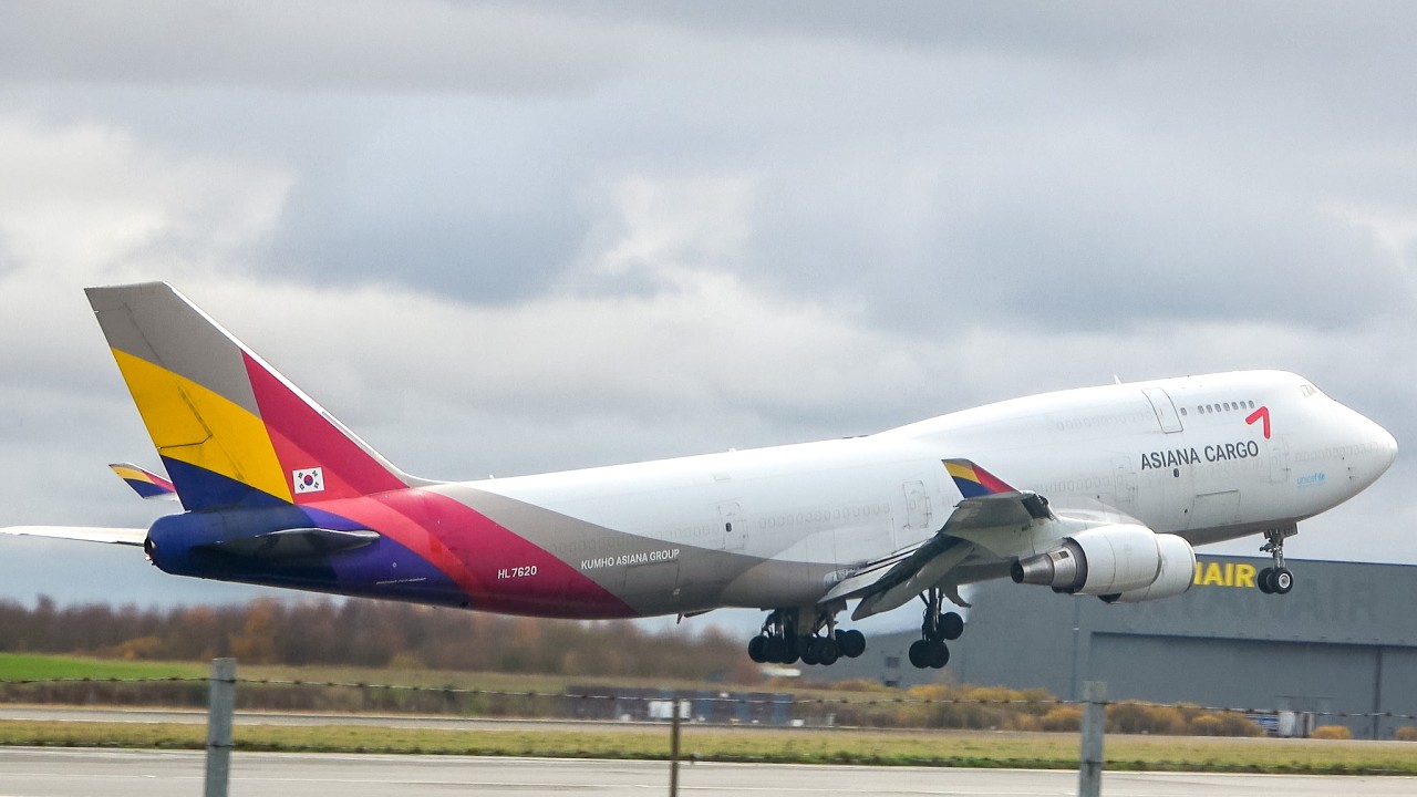 London Stansted Airport plane Spotting  | Amazing Aircraft Takeoffs and Landings