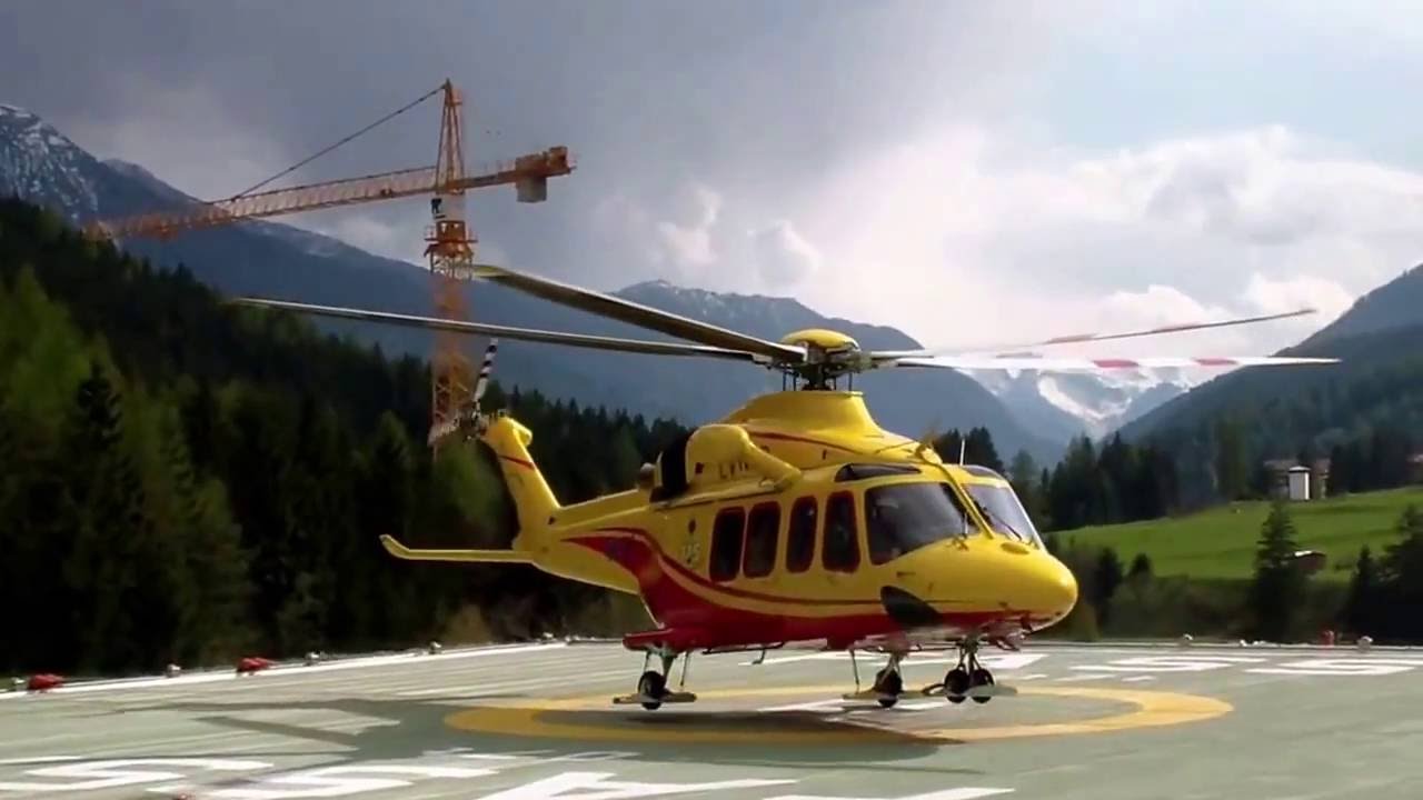 AW139 in fase di decollo da Pozza di Fassa