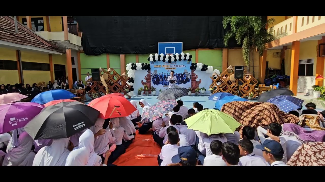 Peringatan Hari Guru dan purna Tugas Ibu Hj Ninik SMP N 14 Kota Serang 2024