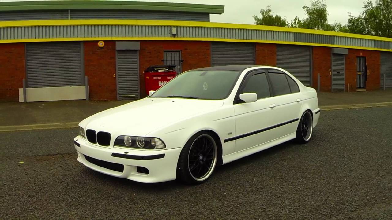 BMW e39 full vinyl wrap in 3m gloss white