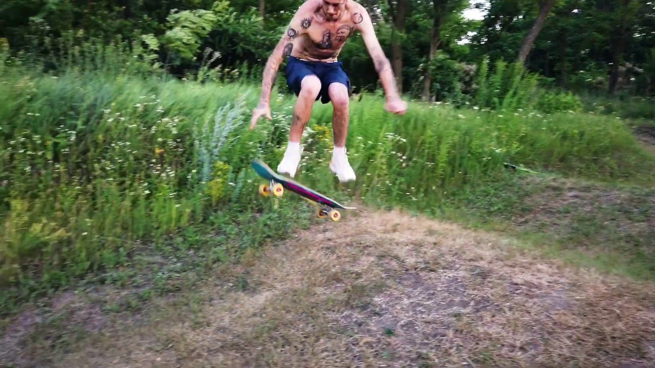 Trash family goes offroad skateboarding !