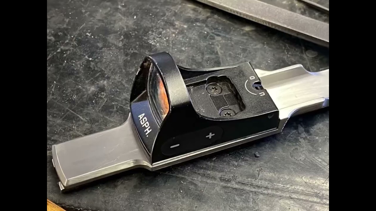 Red dot mount for clawmount