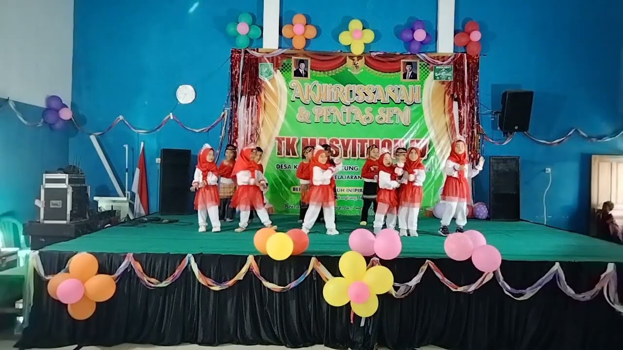 Tari jangkrik Genggong dari kelompok A