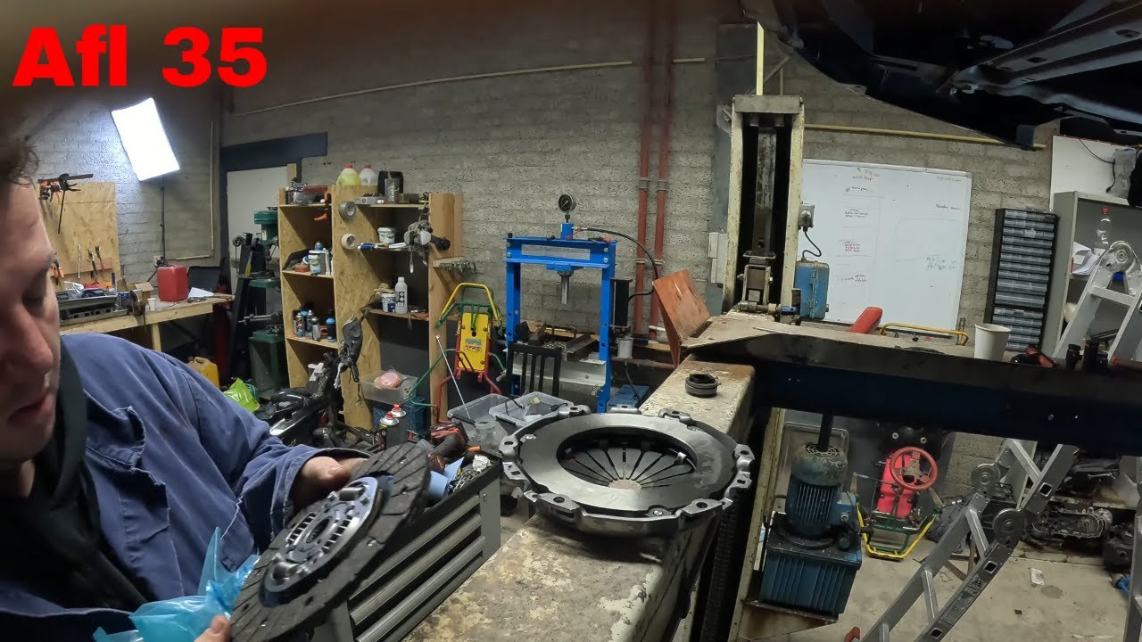 Balleonas Garage #35 &ndash; Koppelingslager kapot 😬🔧 | Citro&euml;n C4 &ndash; Deel 1