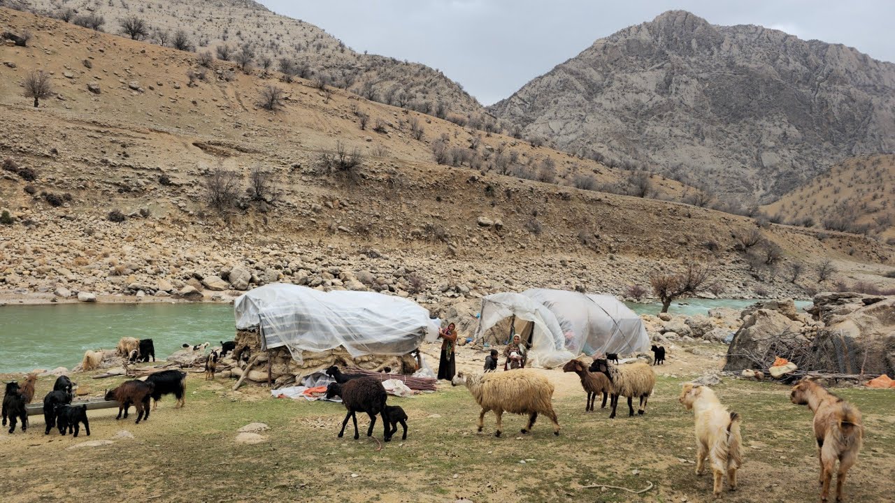 Nomadic life:Destruction  house of unmarried nomadic girls by Khersan River by floods wind and rain
