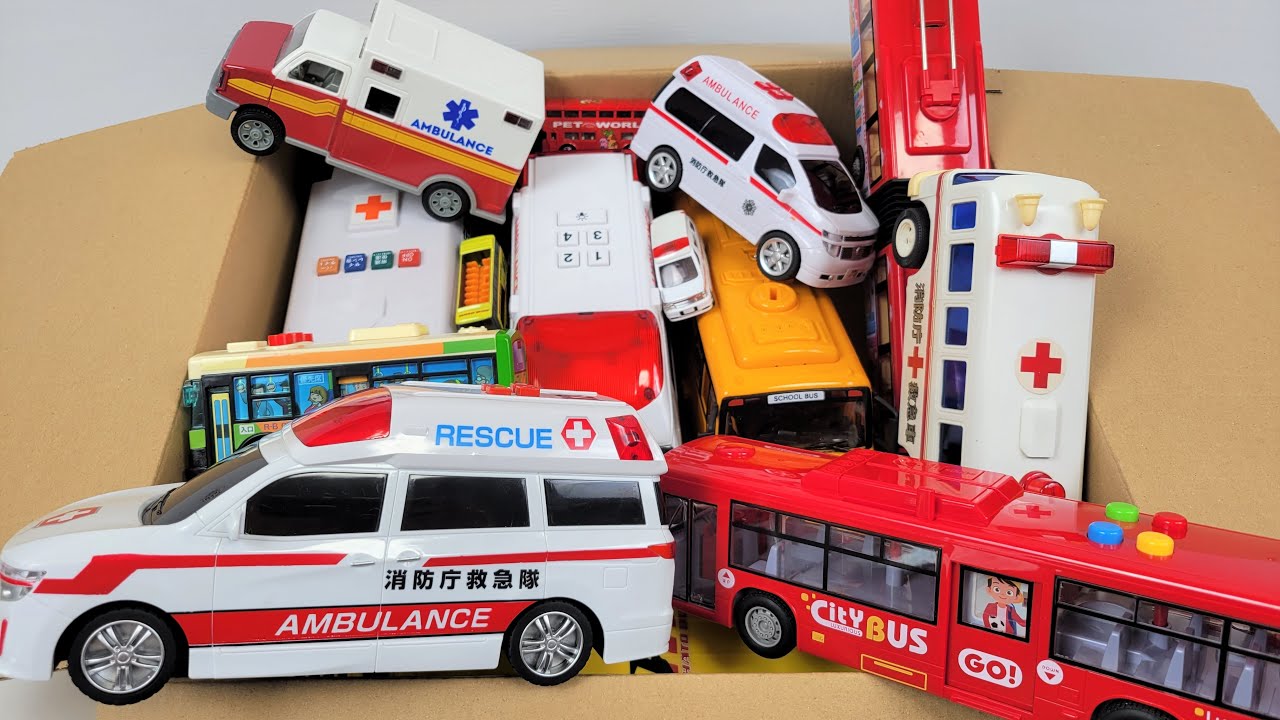 たくさんの『救急車＆バス』を箱にまとめ、坂道を走らせてみた。緊急走行テスト！