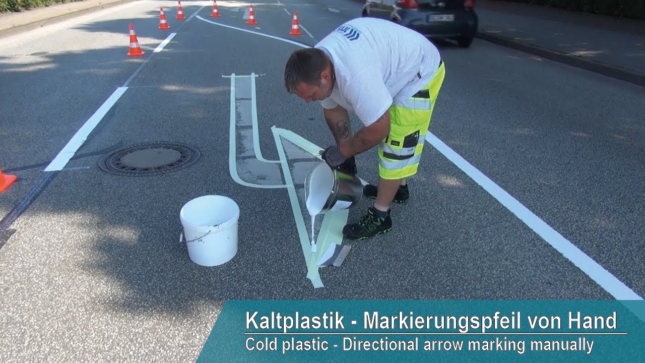 Cold plastic - Directional arrow marking manually (D22)