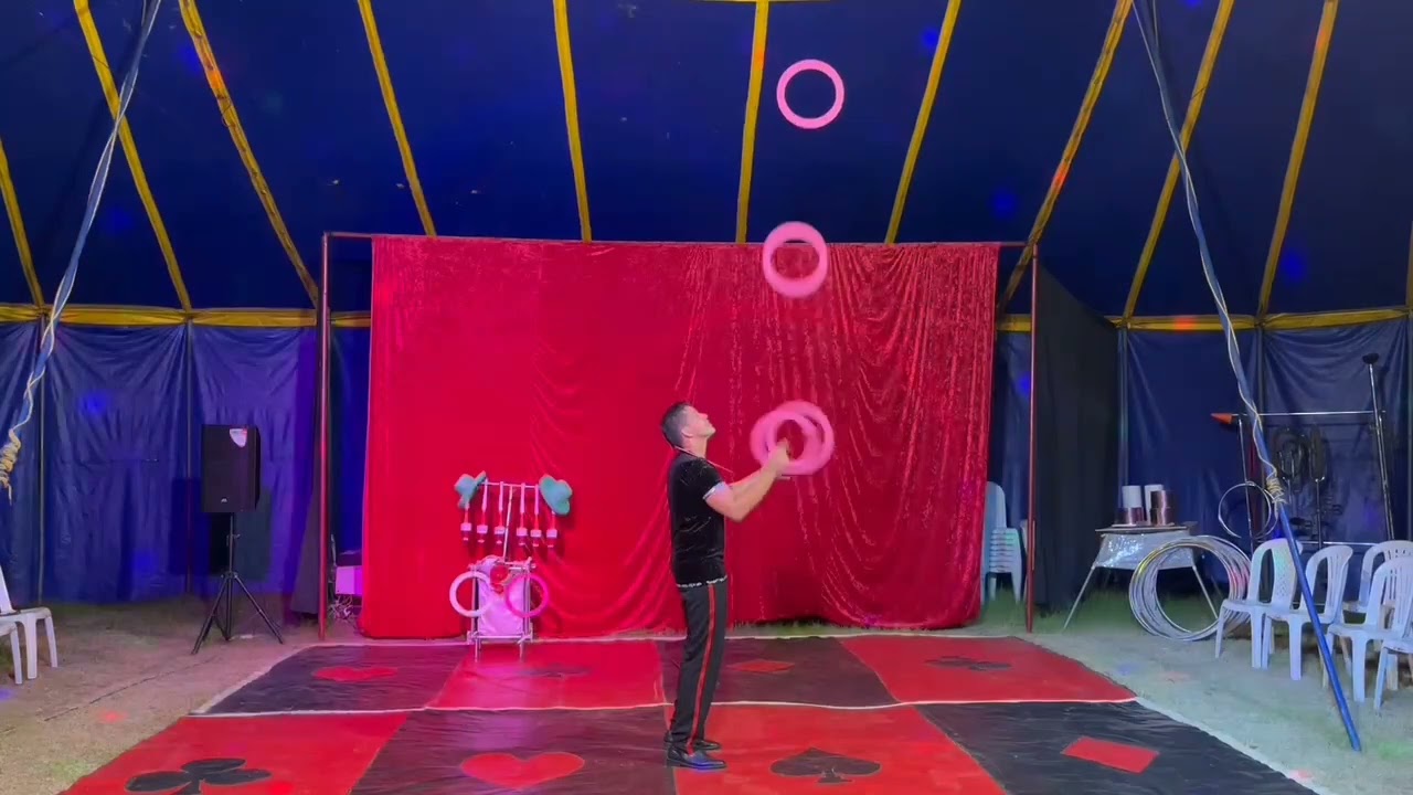 Malabarista De Circo Tradicional En Colombia Kevin Manzano 2024