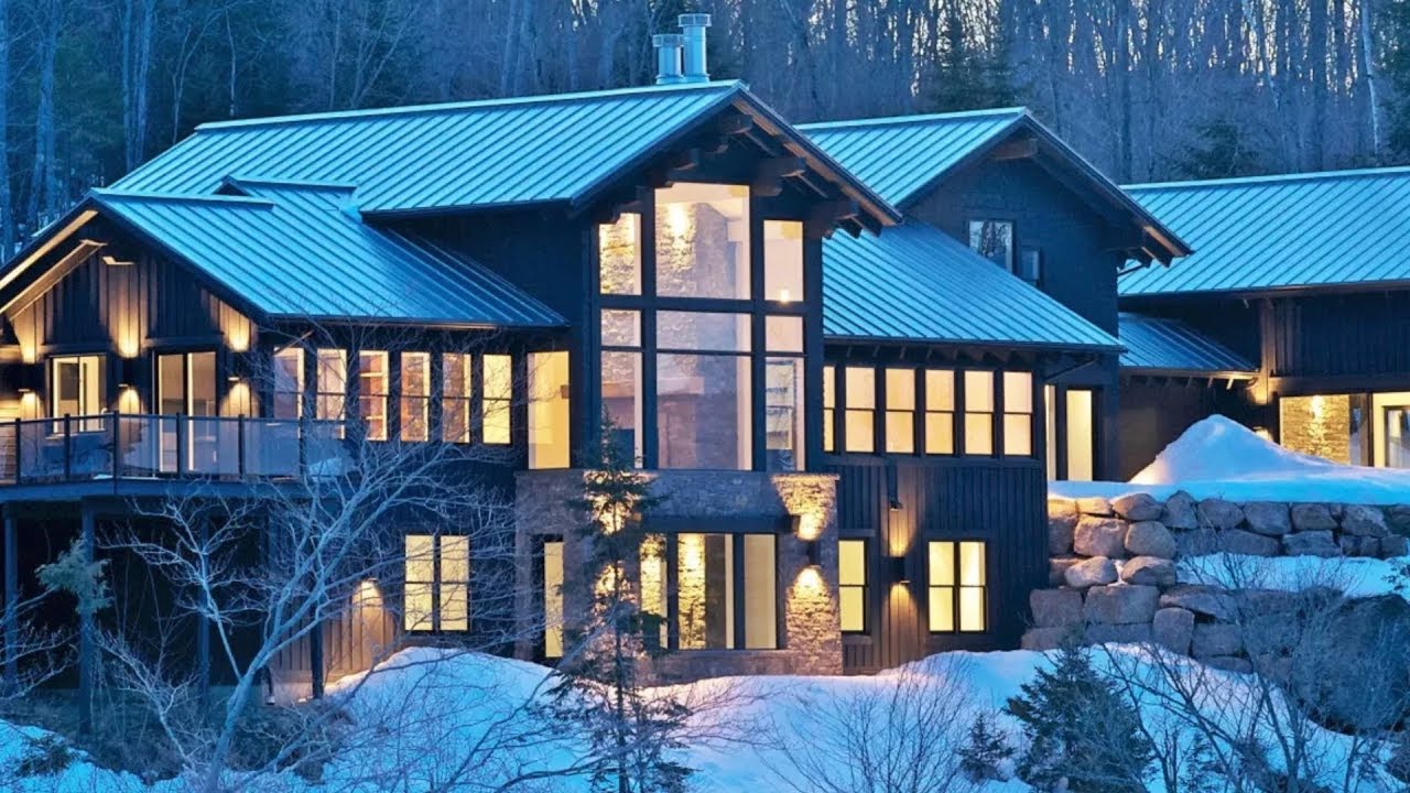 Rugged House | Mont-Tremblant, Quebec, Canada