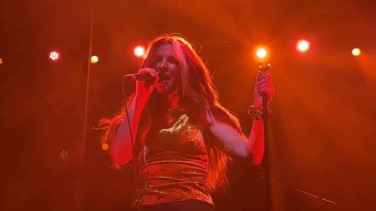 Charlotte Wessels - Chasing Sunsets [Bristol 26.11.2024]
