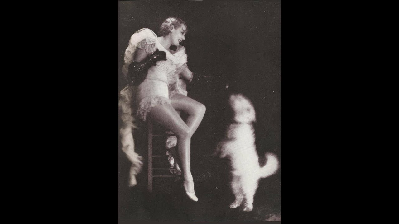 Mistinguett filmée chante 