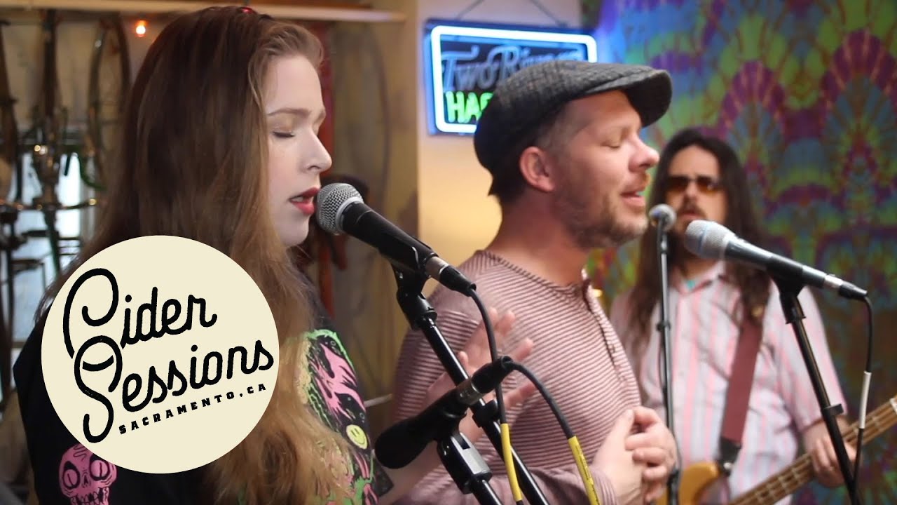 EzraBell - I Wish To Sleep But Not Wake (Live)| Cider Sessions