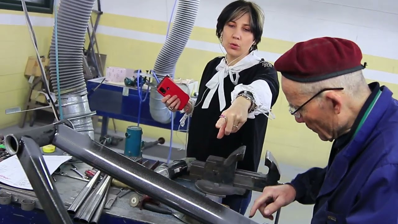 Meccanizzazione di un telaio in #carbonio #daccordi Noah spiegato durante la costruzione