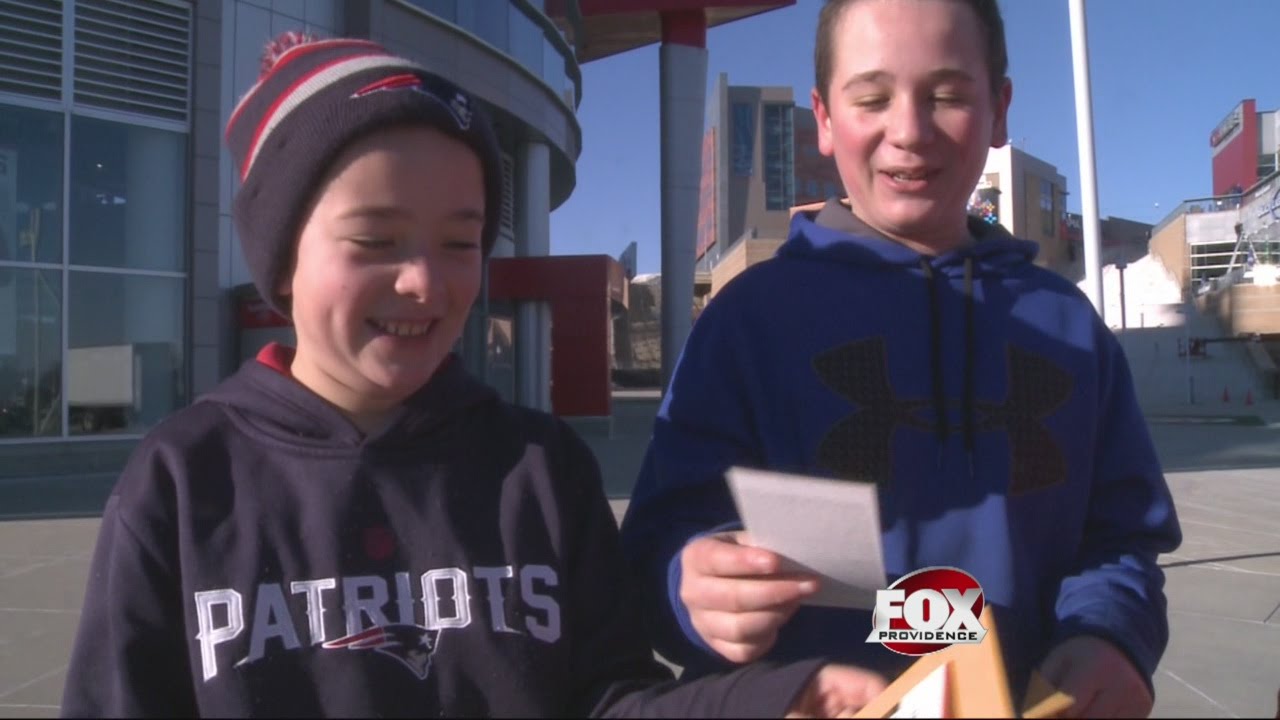 Dad surprises kids with Patriots tickets